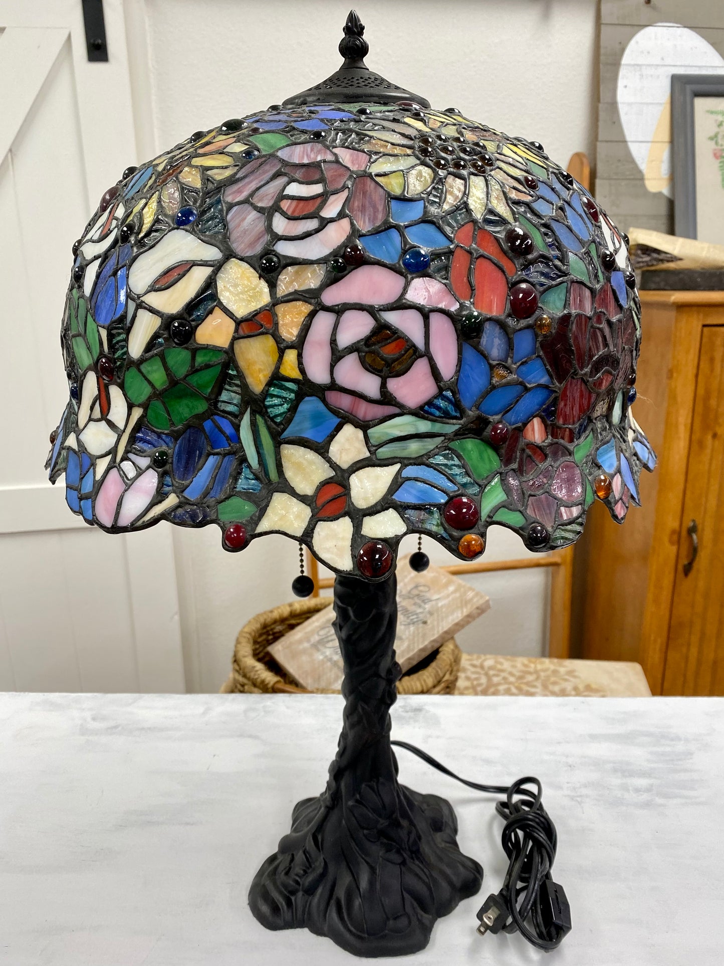 “Tiffany” Style Lamp with Black Base