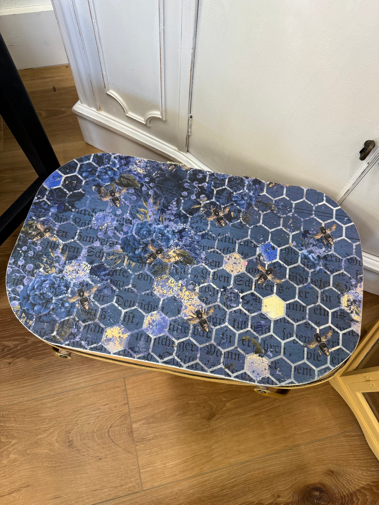 Vintage Bees & Honeycomb Picnic Basket