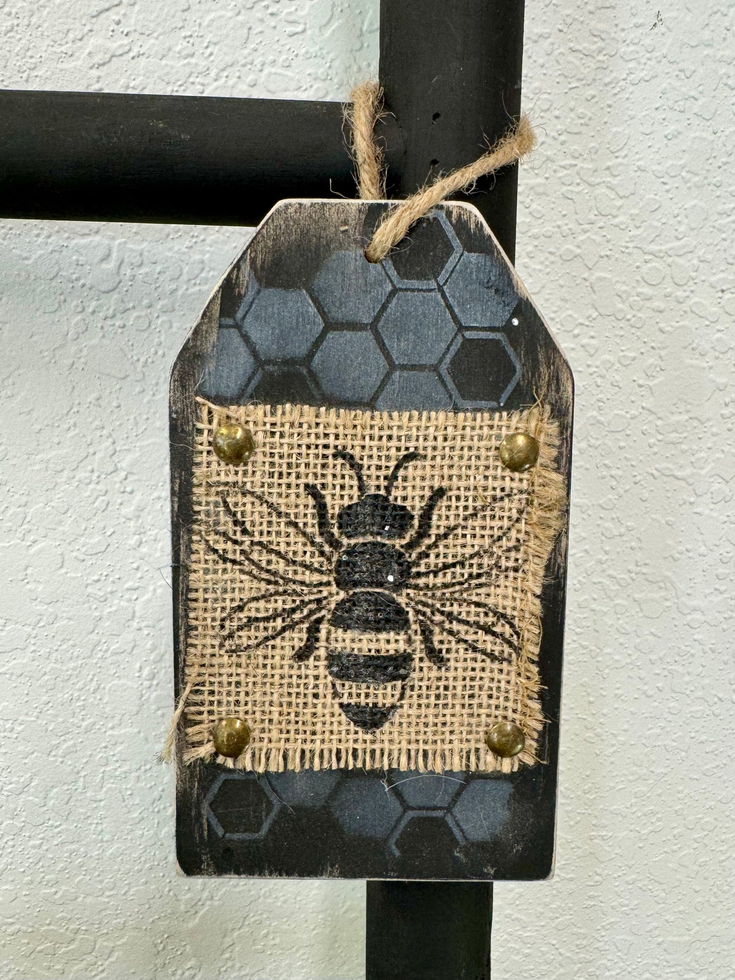 Burlap Bee Wooden Tag Decor